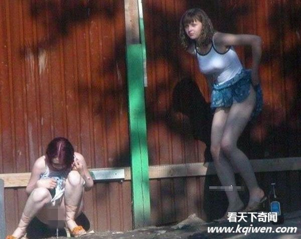 抓拍美女们随处随地尿尿的雷人百态(组图13P)