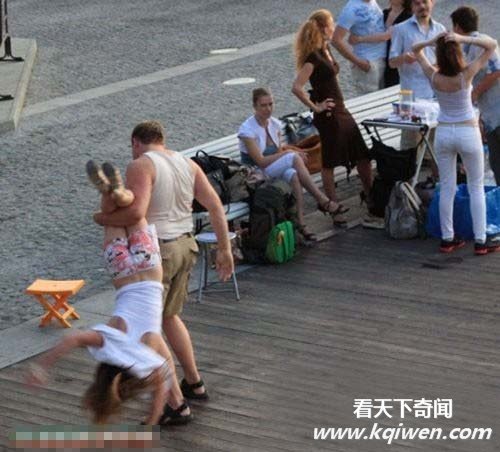 这些美女绝对是搞笑界的超女 哥要hold住了(组图)