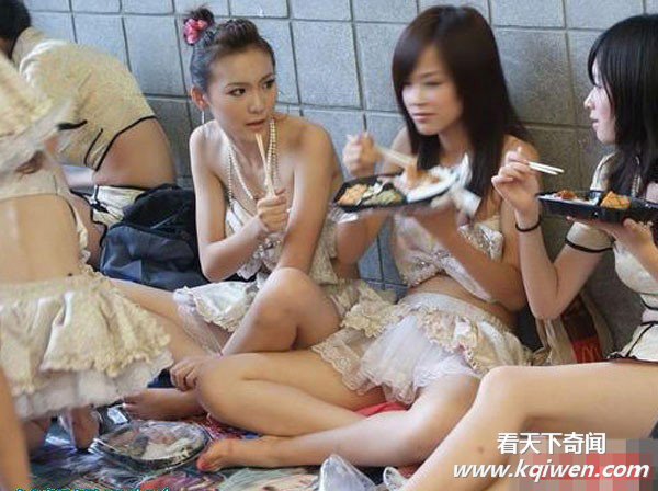 盘点男女各种不检点丑态行为 令人无语(组图62P)