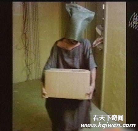 几十张美军虐囚照片大曝光 裸体虐俘触目惊心(组图)