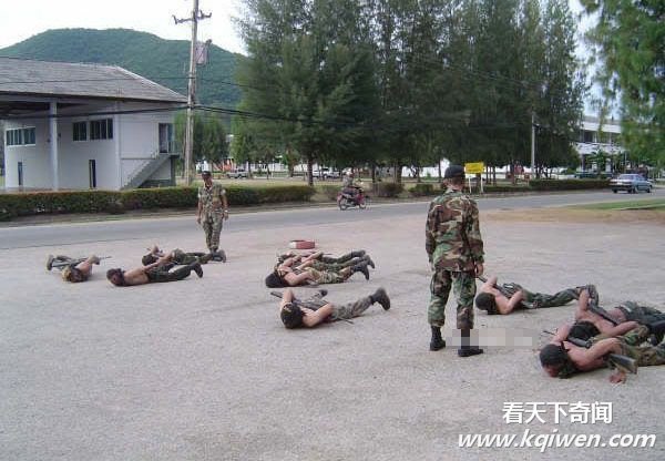 实拍泰国海豹部队的魔鬼训练全裸残虐现场(组图)